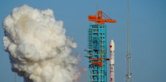Foguete dá ré? China consegue feito inédito ao fazer propulsor voltar e pousar em terra firme; VÍDEO Foguete dá ré? China consegue feito inédito ao fazer propulsor voltar e pousar em terra firme; VÍDEO