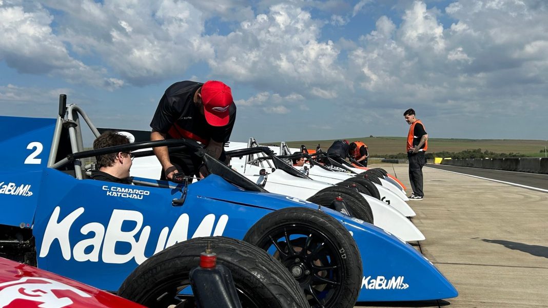 Logitech transforma jogadores em pilotos no G Racing Series, competição Logitech transforma jogadores em pilotos no G Racing Series, competição ao estilo Fórmula 1