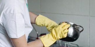 Panela de inox amarelada? Veja como recuperar brilho sem palha de aço A forma de usar a panela também interfere na conservação do inox