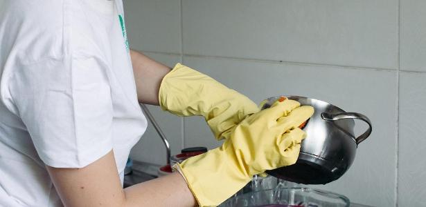 Panela de inox amarelada? Veja como recuperar brilho sem palha A forma de usar a panela também interfere na conservação do inox