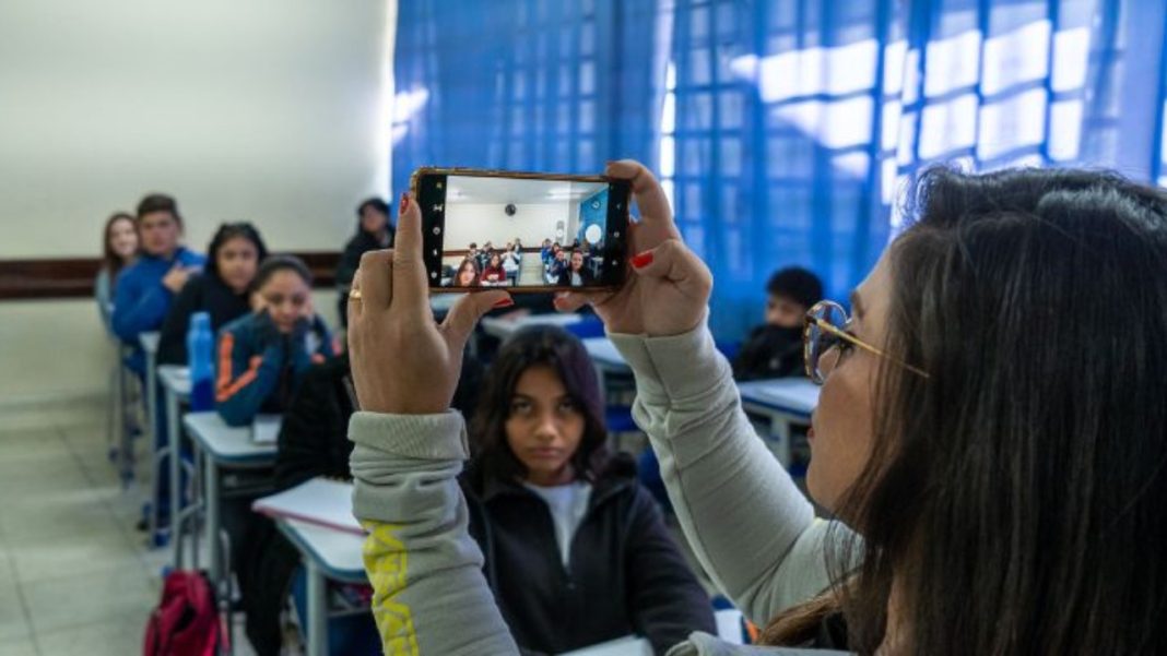 Reconhecimento facial é suspenso em escolas no Paraná Reconhecimento facial é suspenso em escolas no Paraná