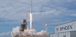 Trump assina memorando que visa aumentar lançamentos espaciais dos EUA SpaceX afirmou que pretende lançar uma constelação de 1 milhão de satélites que orbitarão a Terra e aproveitarão a energia solar para alimentar centros de dados de IA