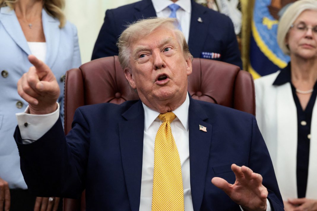 Trump diz que Congresso dos EUA quer regulamentar a IA 'até acabar com ela'