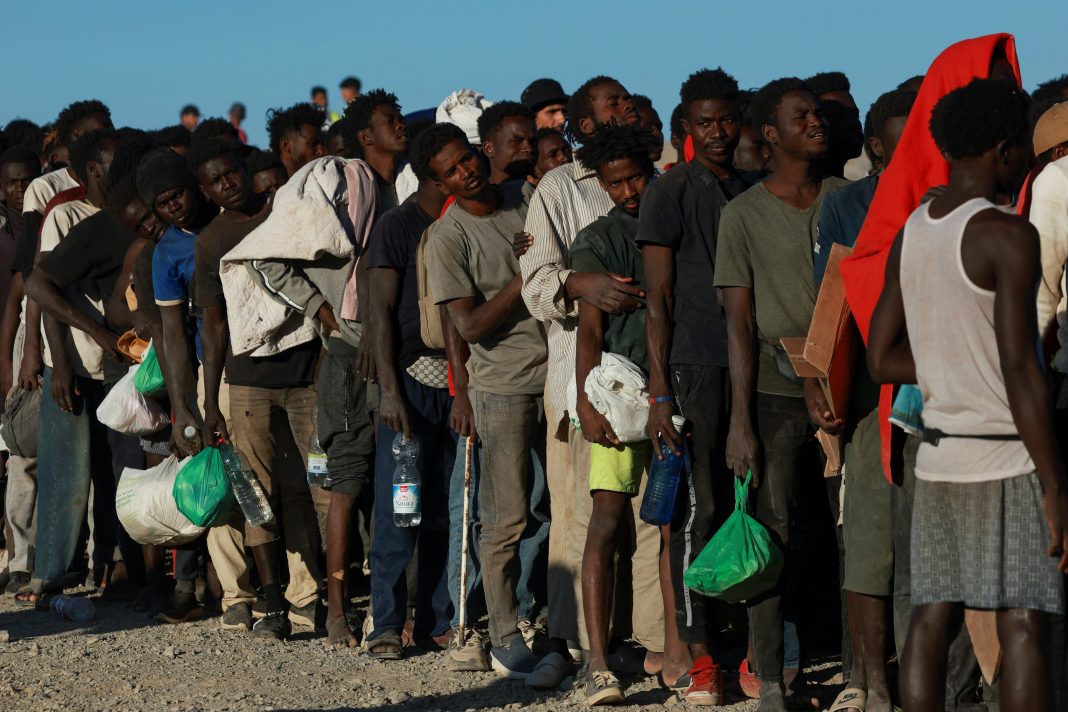UE cobra Meta e TikTok por combate à desinformação após aumento de migrantes em Ceuta