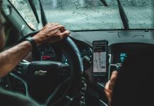 Uber é multada em R$ 5 bilhões por desativar contas de motoristas Imagem