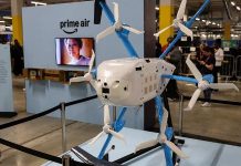 empresa expande entregas por drones para 500 cidades nos EUA 4.jun.2026 - Drone Prime Air, da Amazon, exibido durante evento em Dartford, no Reino Unido