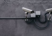Ativistas hackeiam câmeras de trânsito e expõem vigilância de carros e pedestres Ativistas hackeiam câmeras de trânsito e expõem vigilância de carros e pedestres