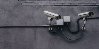 Ativistas hackeiam câmeras de trânsito e expõem vigilância de carros e pedestres Ativistas hackeiam câmeras de trânsito e expõem vigilância de carros e pedestres