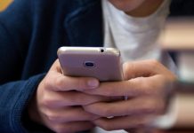Governo vê riscos em IAs de ‘companhia’ para crianças e adolescentes Governo vê riscos em IAs de 'companhia' para crianças e adolescentes