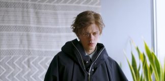 Hideo Kojima revela que Bill Skarsgard será protagonista de Physint, novo jogo de espionagem Hideo Kojima revela que Bill Skarsgard será protagonista de Physint, novo jogo de espionagem
