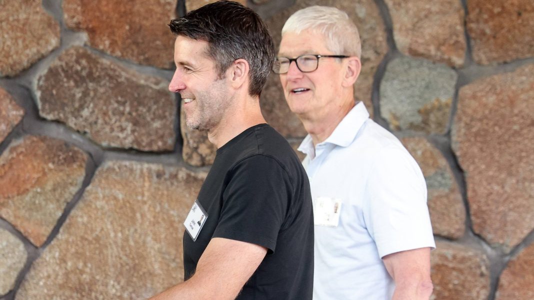 John Ternus é o novo CEO da Apple e Tim Cook se despede
