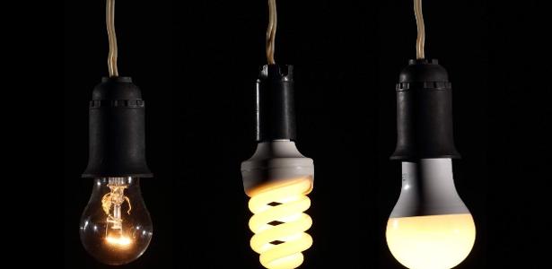 Lâmpada LED não apaga totalmente? Veja as possíveis causas Pequenas correntes elétricas podem manter a lâmpada LED levemente acesa mesmo com o interruptor desligado