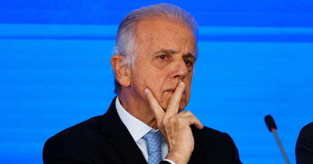 Ministro da Defesa tem WhatsApp clonado e golpistas pedem dinheiro Ministro da Defesa tem WhatsApp clonado e golpistas pedem dinheiro