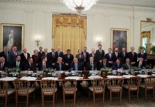 Trump reúne CEOs de IA e anuncia compromisso para reforçar controles de segurança Trump reúne CEOs de IA e anuncia compromisso para reforçar controles de segurança