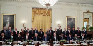 Trump reúne CEOs de IA e anuncia compromisso para reforçar controles de segurança Trump reúne CEOs de IA e anuncia compromisso para reforçar controles de segurança
