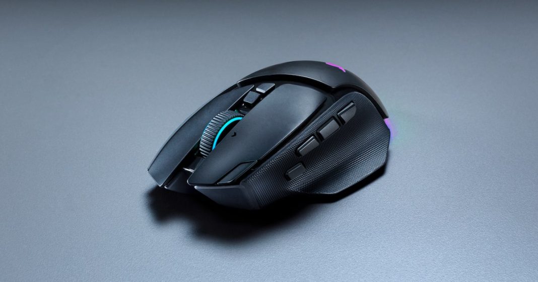 Basilisk V4 Pro: novo mouse da Razer traz sensor de Basilisk V4 Pro: novo mouse da Razer traz sensor de 50K, 14 botões e muita bateria