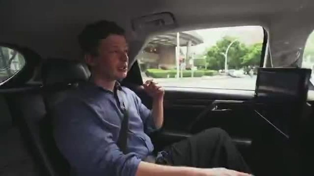 Carro que dirige e estaciona sozinho? Repórter testa tecnologia; VÍDEO Carro que dirige e estaciona sozinho? Repórter testa tecnologia; VÍDEO