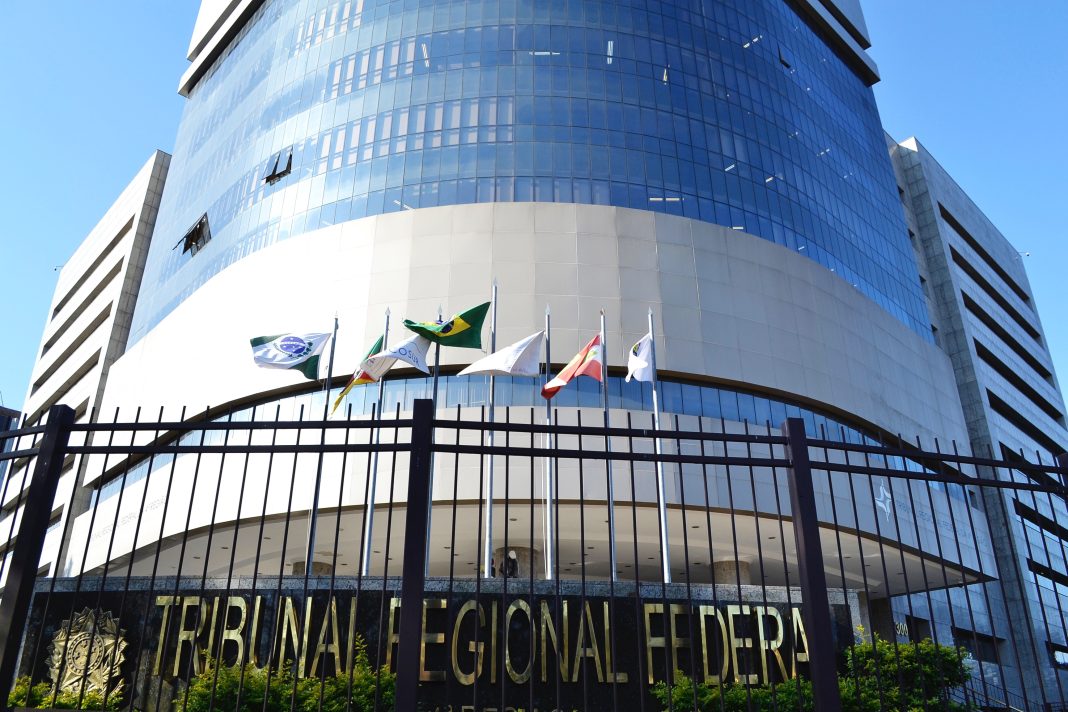 Falhas no PHP levam tribunais no Brasil e Anatel a Falhas no PHP levam tribunais no Brasil e Anatel a suspender sistemas; governo emite alerta