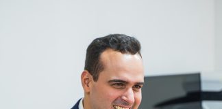 Lucas Ribeiro é reeleito governador da Paraíba no primeiro turno