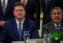 Trump deve nomear Jay Clayton, atual diretor de espionagem, como 'czar' da inteligência artificial, diz TV Trump deve nomear Jay Clayton, atual diretor de espionagem, como 'czar' da inteligência artificial, diz TV