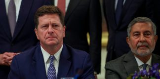 Trump deve nomear Jay Clayton, atual diretor de espionagem, como 'czar' da inteligência artificial, diz TV Trump deve nomear Jay Clayton, atual diretor de espionagem, como 'czar' da inteligência artificial, diz TV
