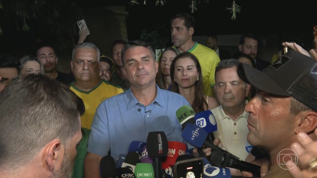 Vídeo de Flávio dizendo que vai cortar aposentadorias e 13° Vídeo de Flávio dizendo que vai cortar aposentadorias e 13° é falso