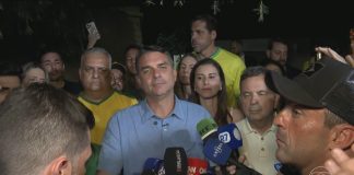 Vídeo de Flávio dizendo que vai cortar aposentadorias e 13° é falso Vídeo de Flávio dizendo que vai cortar aposentadorias e 13° é falso